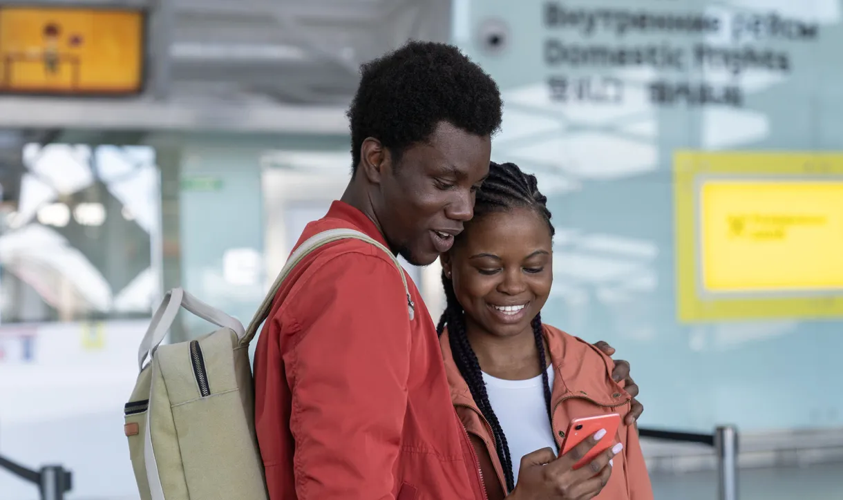Passengers at an airport representing the evolution from departure control to retailing delivery