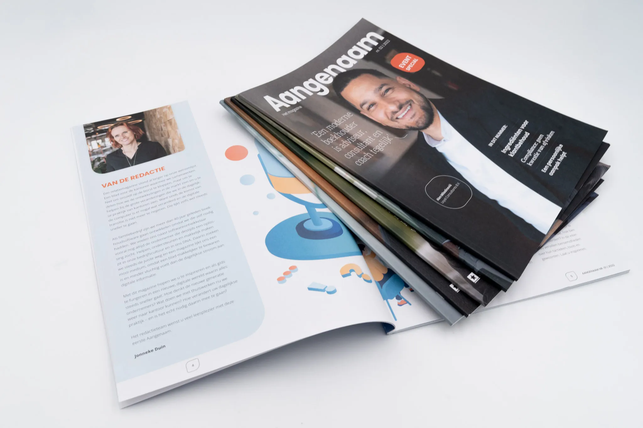 Foto van de binnen- en buitenkant van Aangenaam, het magazine. 