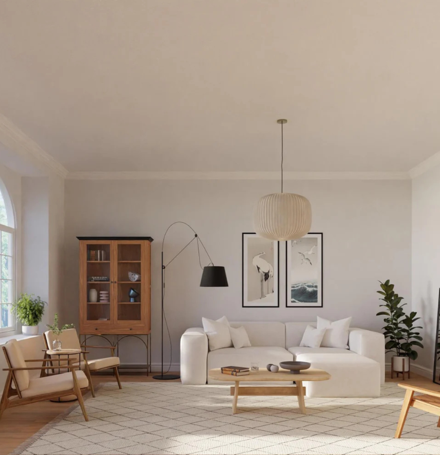 Wohnzimmer mit hellen weissen Wänden, Sofa und Salontisch aus Holz.