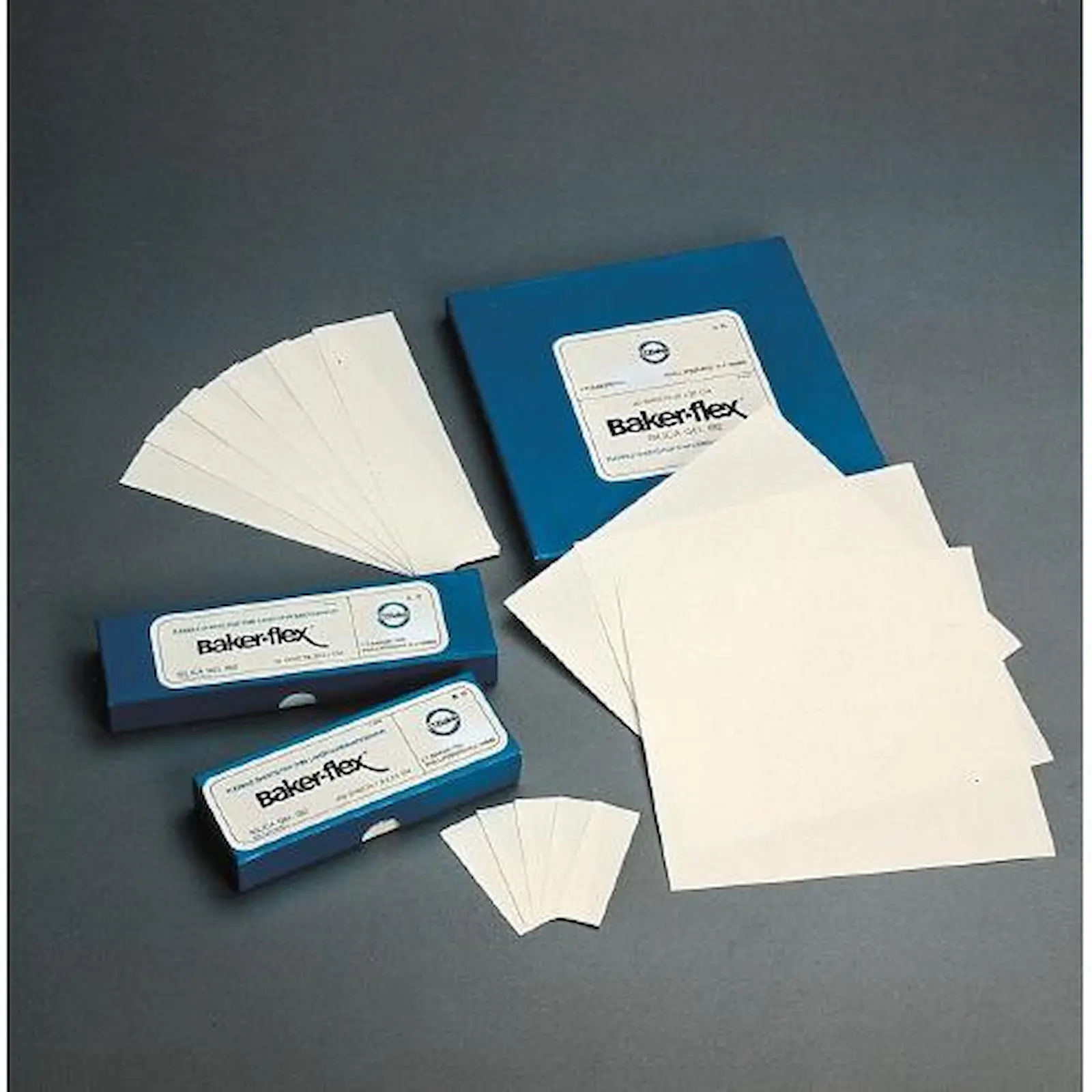 Baker-flex Silica Gel IB-F ist eine biegsame, mit Kieselgel beschichtete Folie für die Dünnschichtchromatographie (DC).