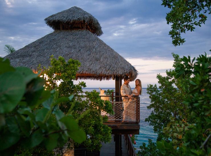 Riviera Honeymoon Beachfront Penthouse Club Level Room