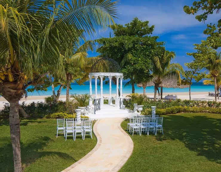 Caribbean Beachfront Concierge Suite – Hs