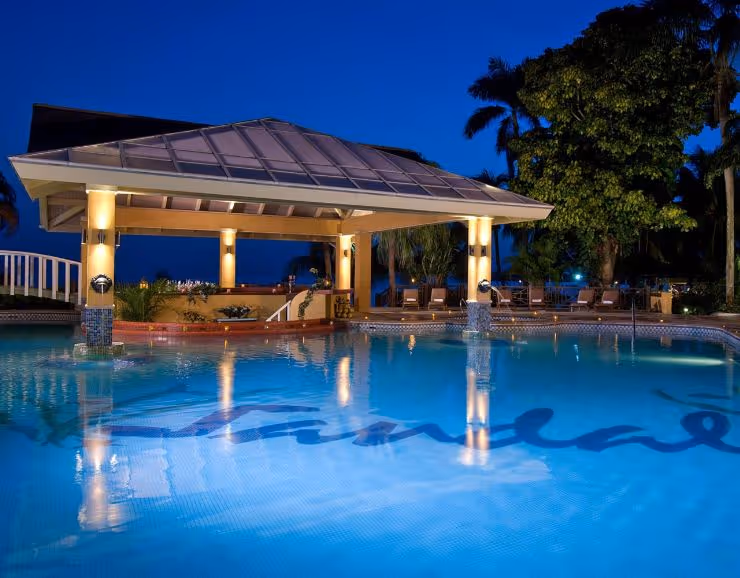 Beachfront 1 Bedroom Swim-Up Crystal Lagoon Suite with Private Lagoon Entrance