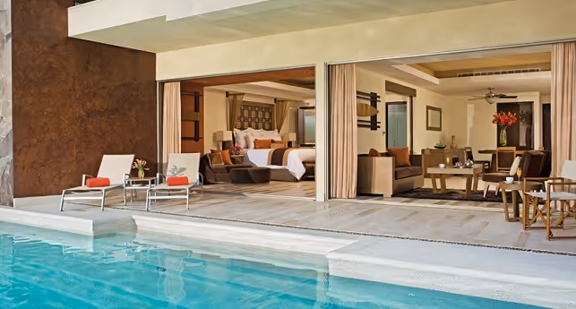 Preferred Club Master Suite Swimout Garden View