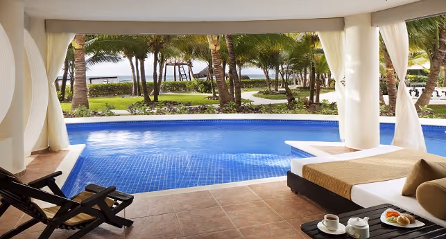 Swim Up Suite