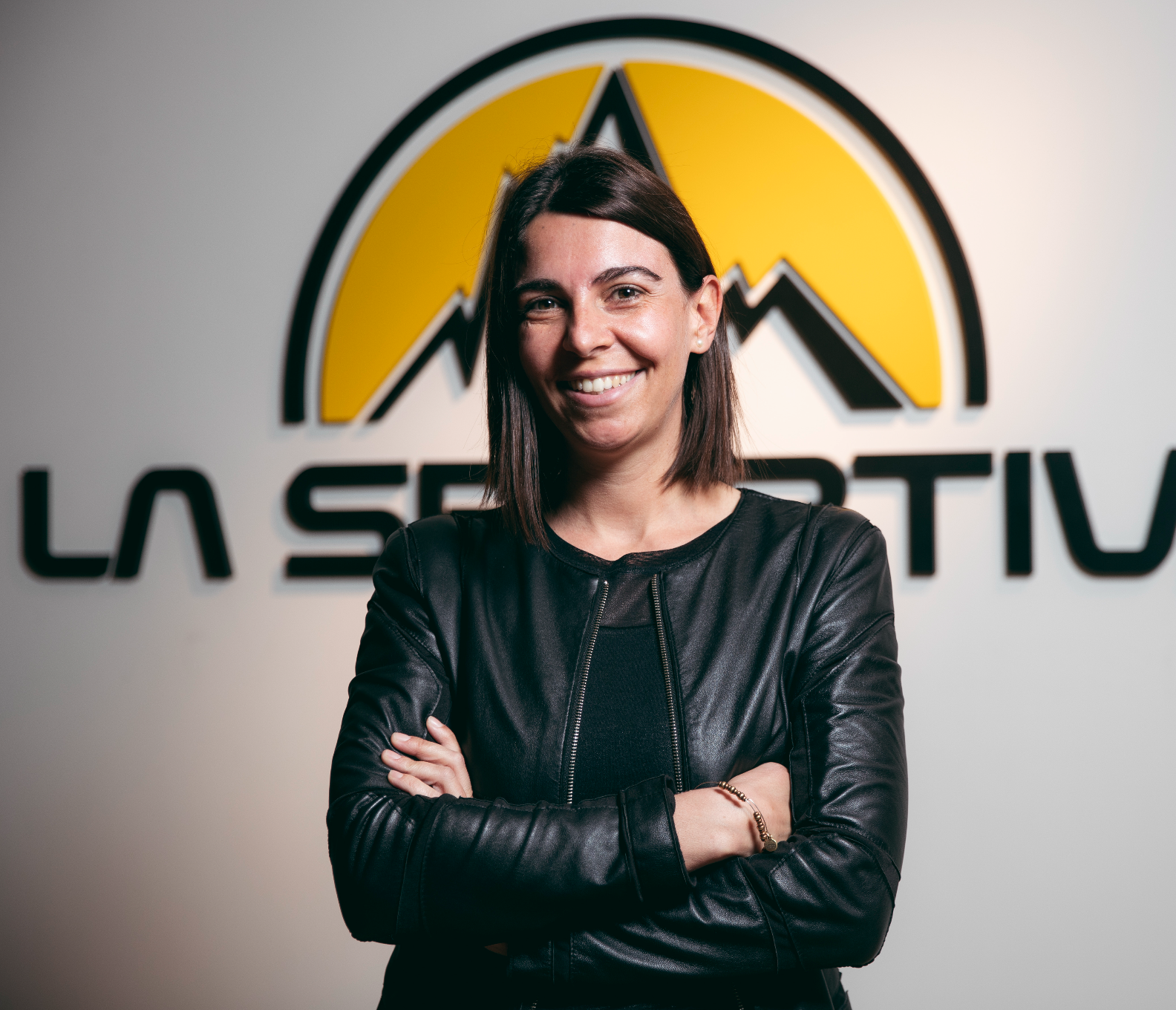 [headshot] image of customer (for a courier & delivery service)