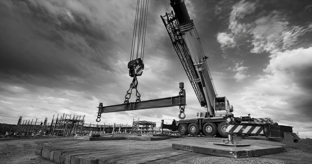Understanding Crane Load Charts: What Site Supervisors Need to Know Before the Lift