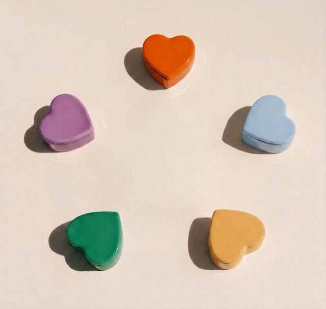 Cinq coeurs qui représentent les cinq dimensions du big five. Illium l'application de l'amour pour les célibataires et les couples.