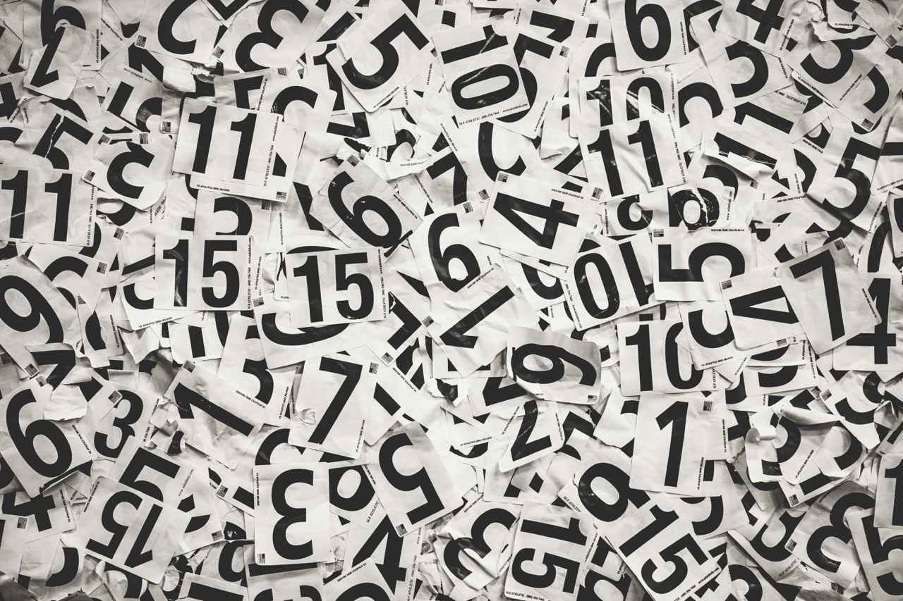 Beaucoup de chiffres et de nombres qui représentent la numérologie. Illium l'application de l'amour pour les célibataires et les couples.