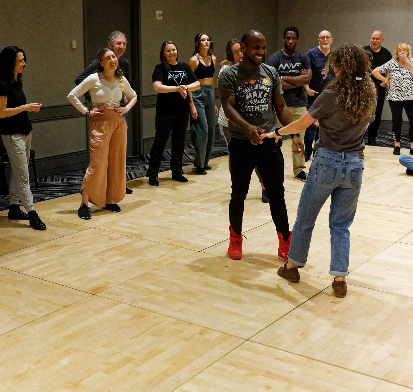 Tow dancers in a workshop