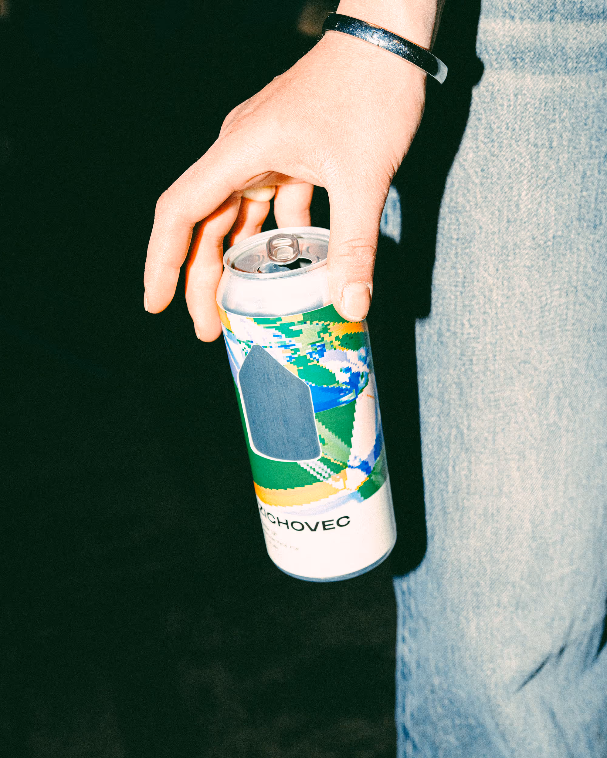 Etiketa Robin 12° pivo. Pivovar ZICHOVEC. Nový design — vizuální styl od Vaněk.Studio.