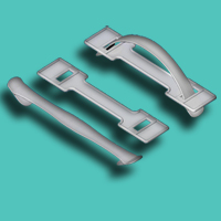 Manija + refuerzo plásticos p/ caja ó estuche de plástico, cartón corrugado, ó bag in box. Material manija: PP.  Material refuerzo: PEBD. Manija: 16,5 cms. Refuerzo: 14,5 cms. Colores varios. Stock permanente en color natural.