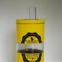 Envases de hojalata con aro acrilico engarzado en el cuerpo aplicacion de pico vertedor cristal en tapa sombrero apto alimenticio