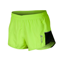 Short ARG Men 2 S-XL Ultra Micro Texturizada [100% poliéster]. Short running para alto rendimiento. Tela de bajo gramage. Recortes laterales. Tajos laterales con amplia abertura para facilitar el movimiento en pisadas largas. Detalles refleflectivos