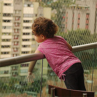 Red/ malla monofilamento transparente. Se presenta en paños de 5 x 70 y 7 x 70 metros, malla 100% poliamida con doble nudo termosellado, ensayada y testeada de acuerdo a normas internacionales ASTM USA.