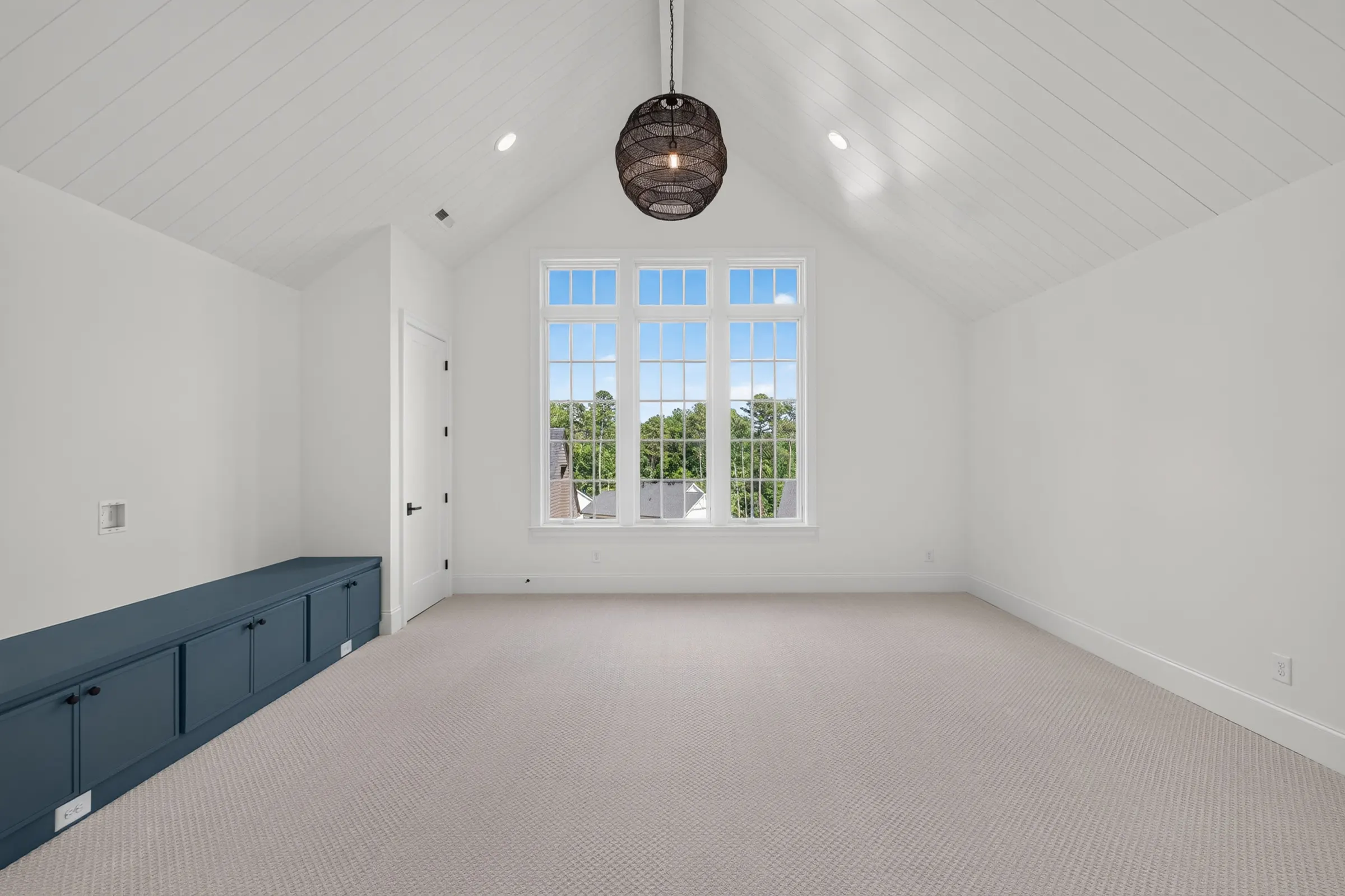 Empty room before virtual staging