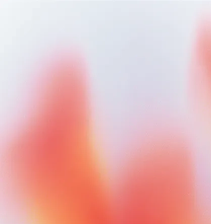 Weiche, verschwommene Farbmischung in Orange, Pink und Hellgrau.