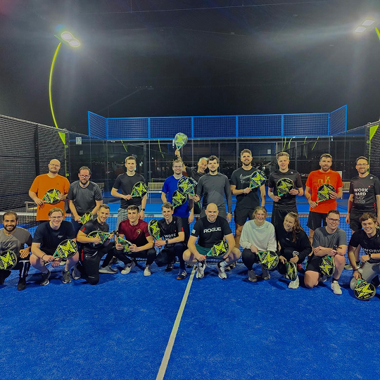 Foto van team bij teamuitje Padel