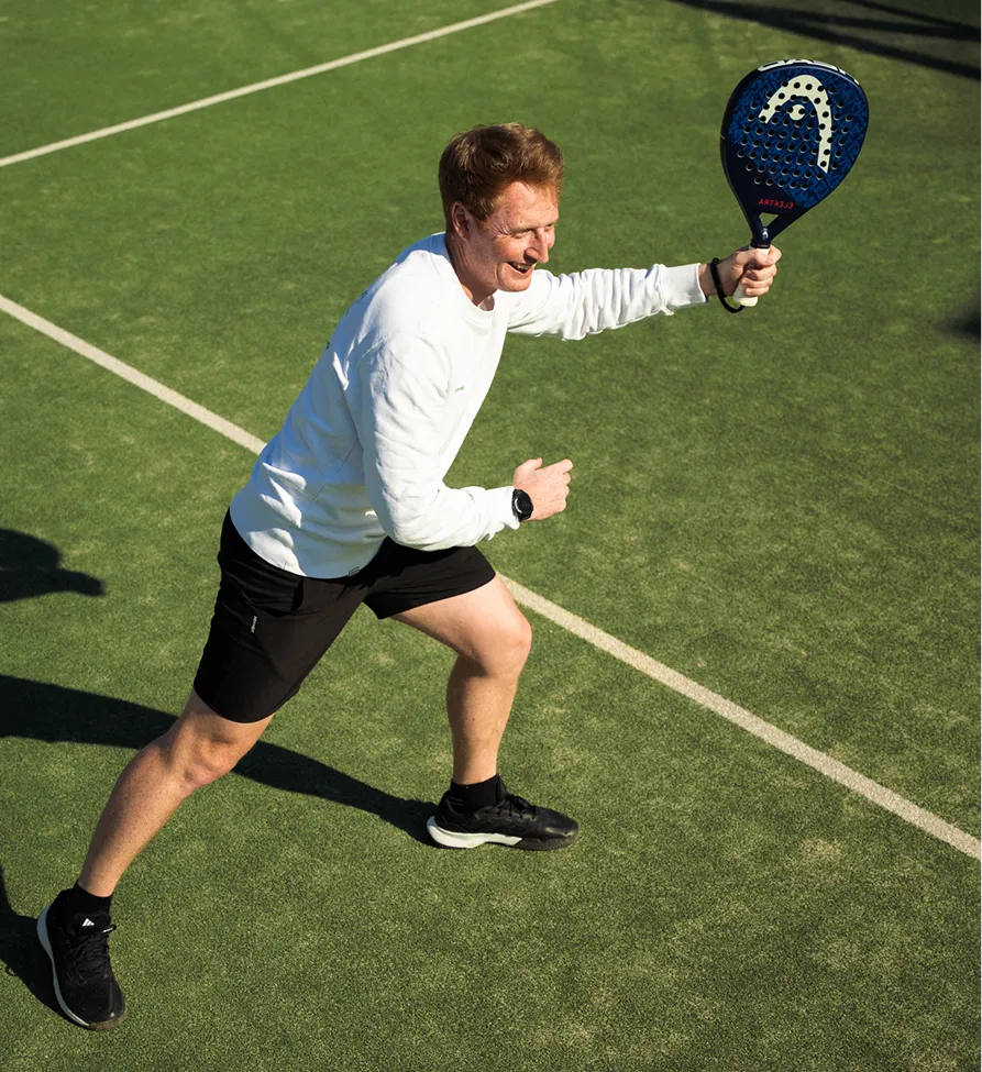A man playing padel