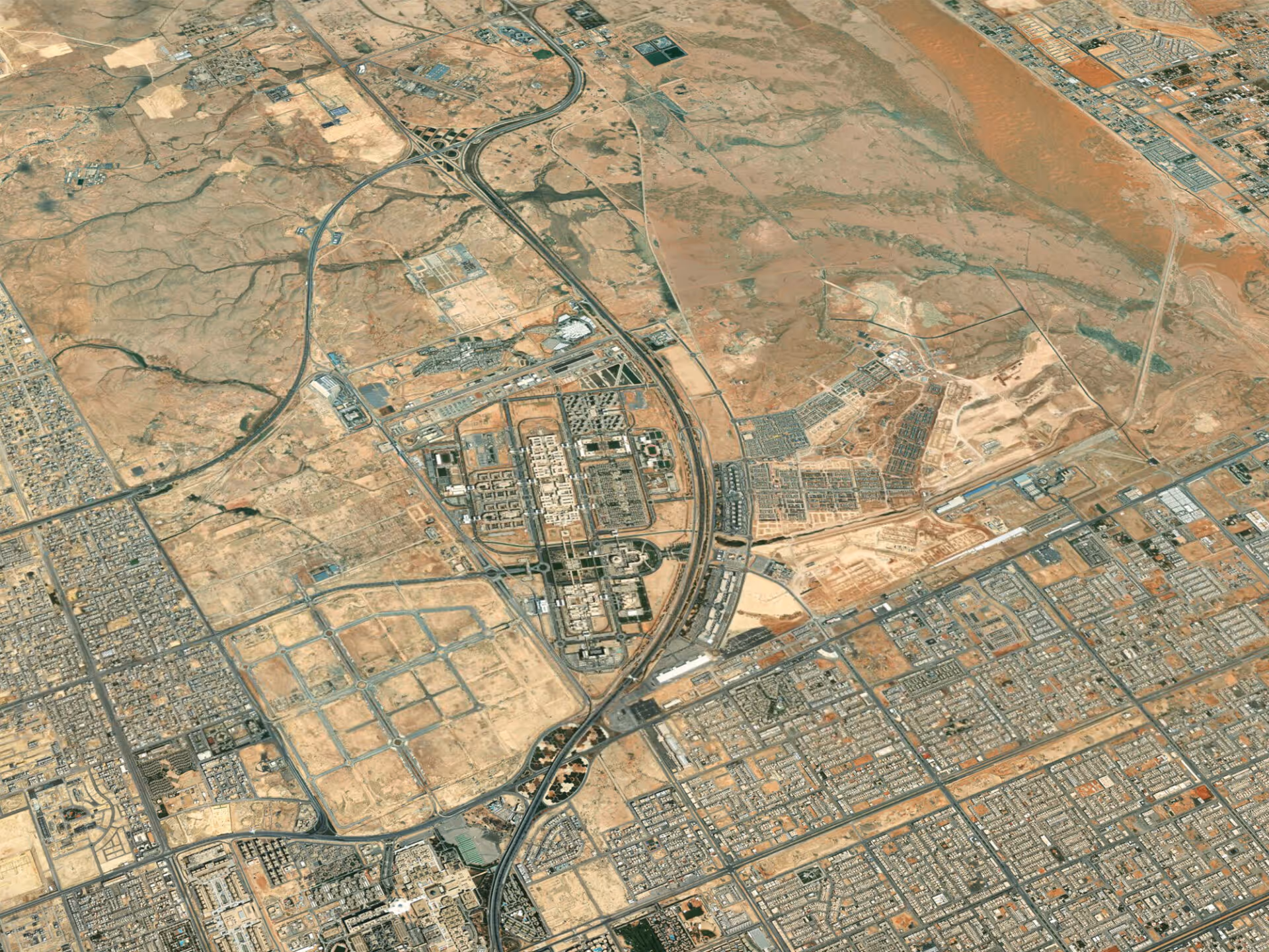 SITE CONTEXT | Aerial view showing the full Princess Nourah Bint University External Cycle Loop within its campus setting.