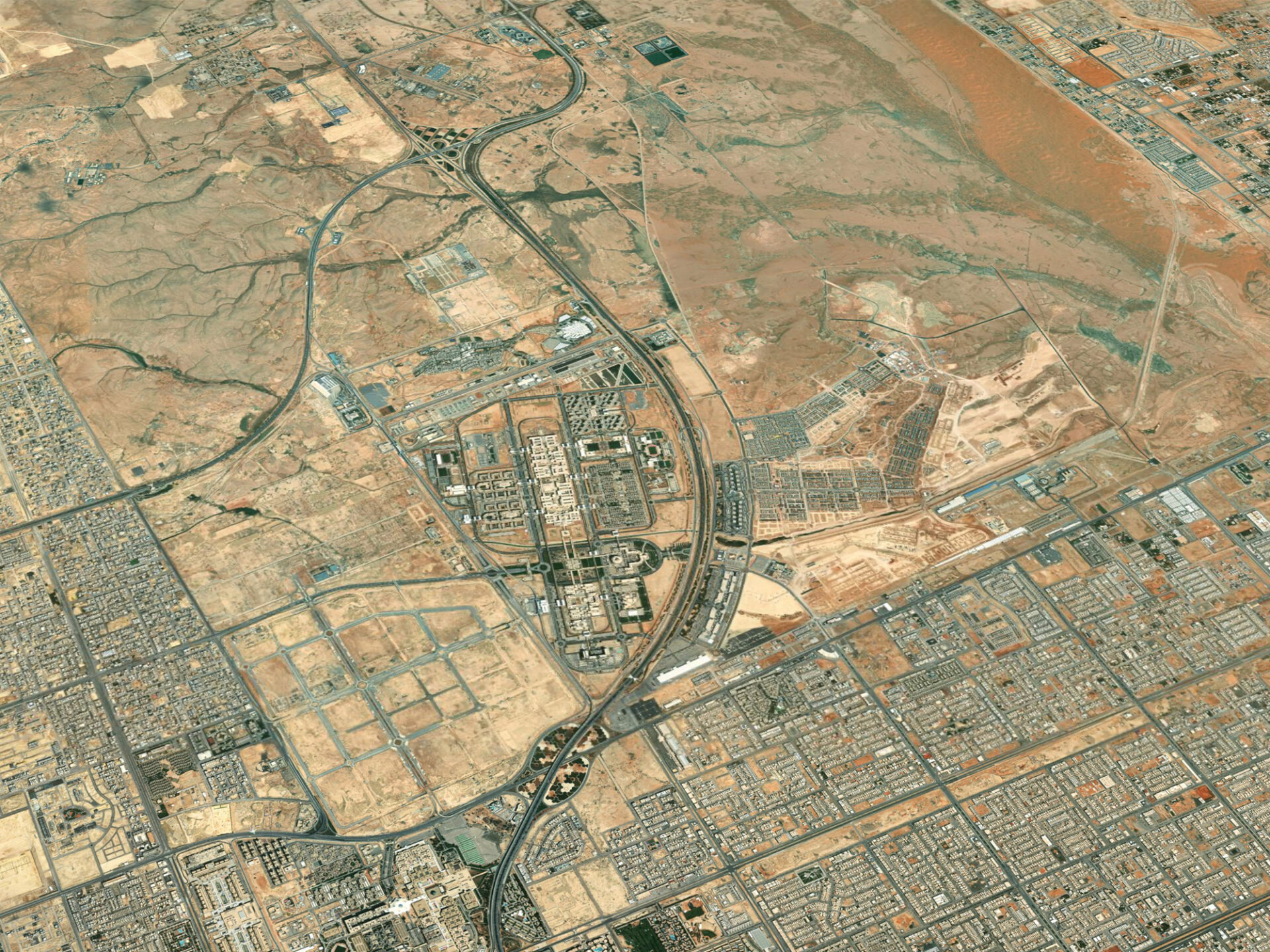 SITE CONTEXT | Aerial view showing the full Princess Nourah Bint University External Cycle Loop within its campus setting.