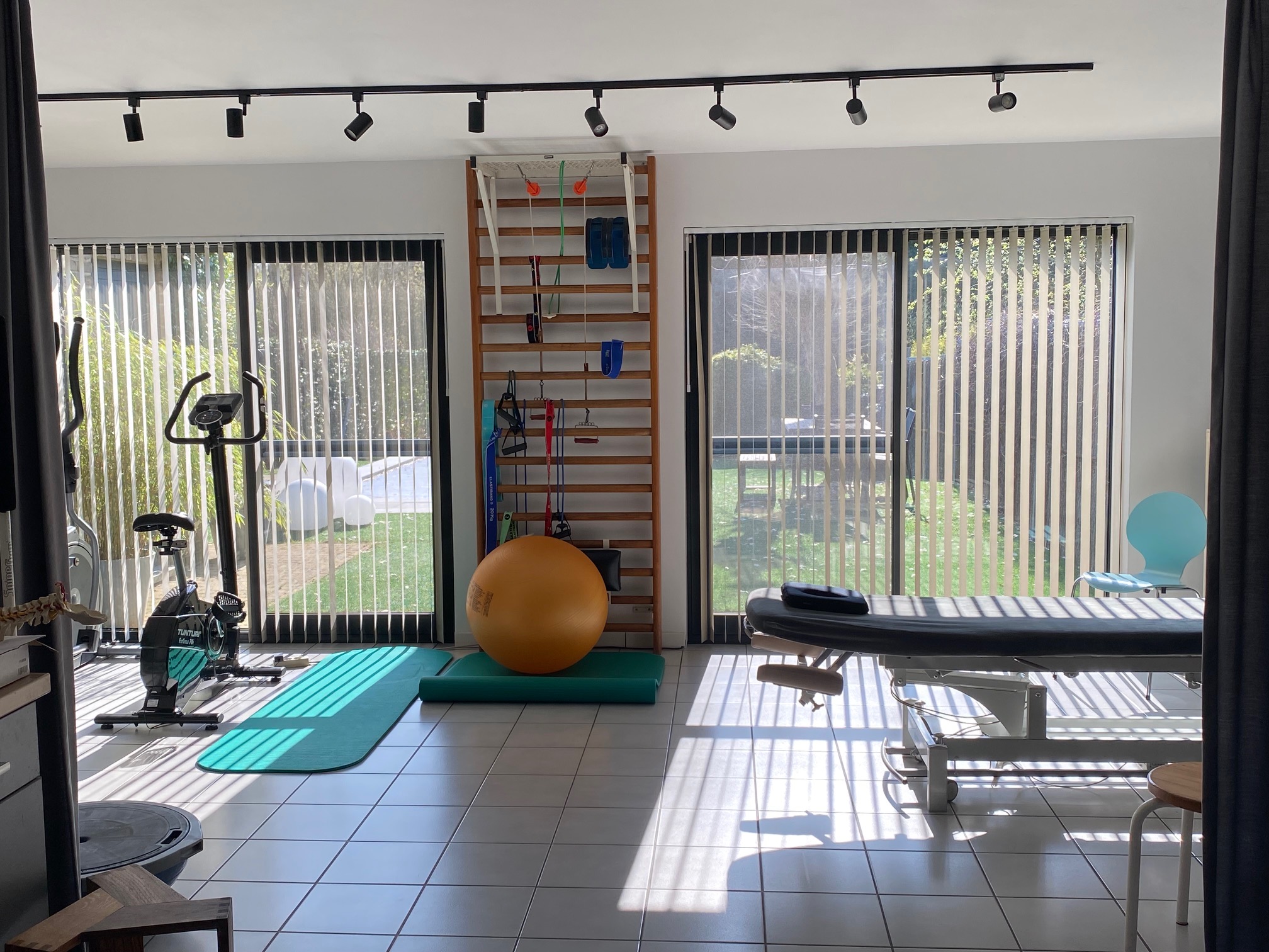 image of a person asking a question at an information counter (for a mobility and transportation)