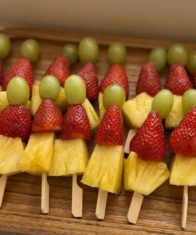 Brochette de fruit 20 pièces — goûter healthy livré en entreprise Paris
