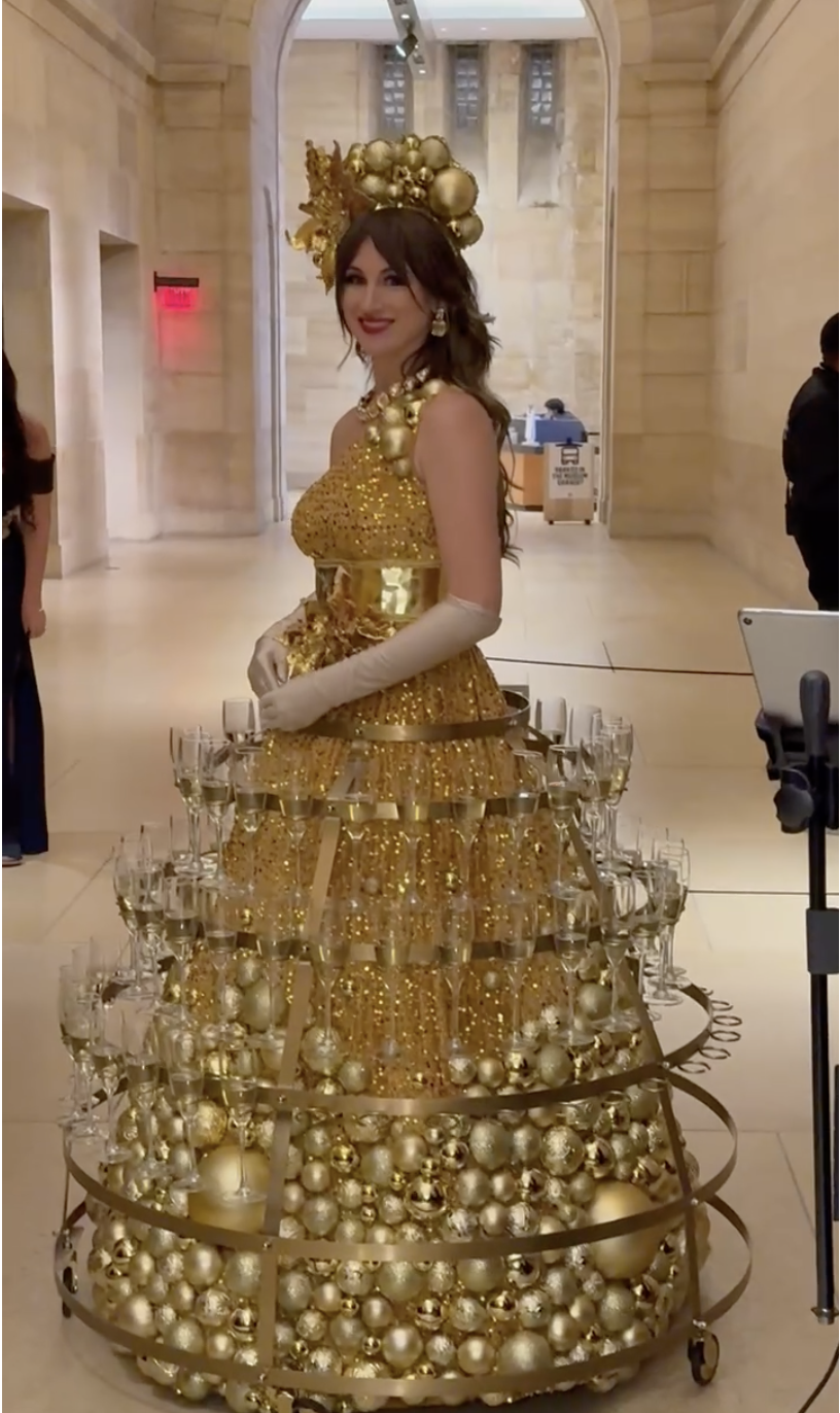 Champagne skirt server mingling with guests at a Baltimore wedding