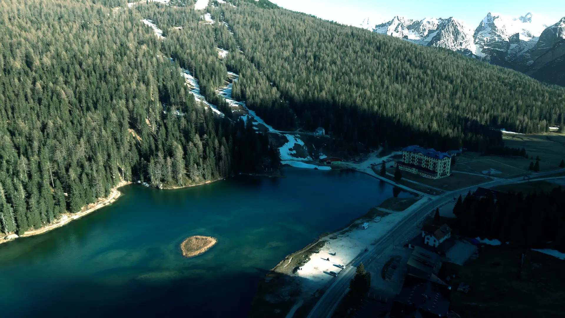 Ripresa drone pente boscose Alta Pusteria Dobbiaco Alto Adige