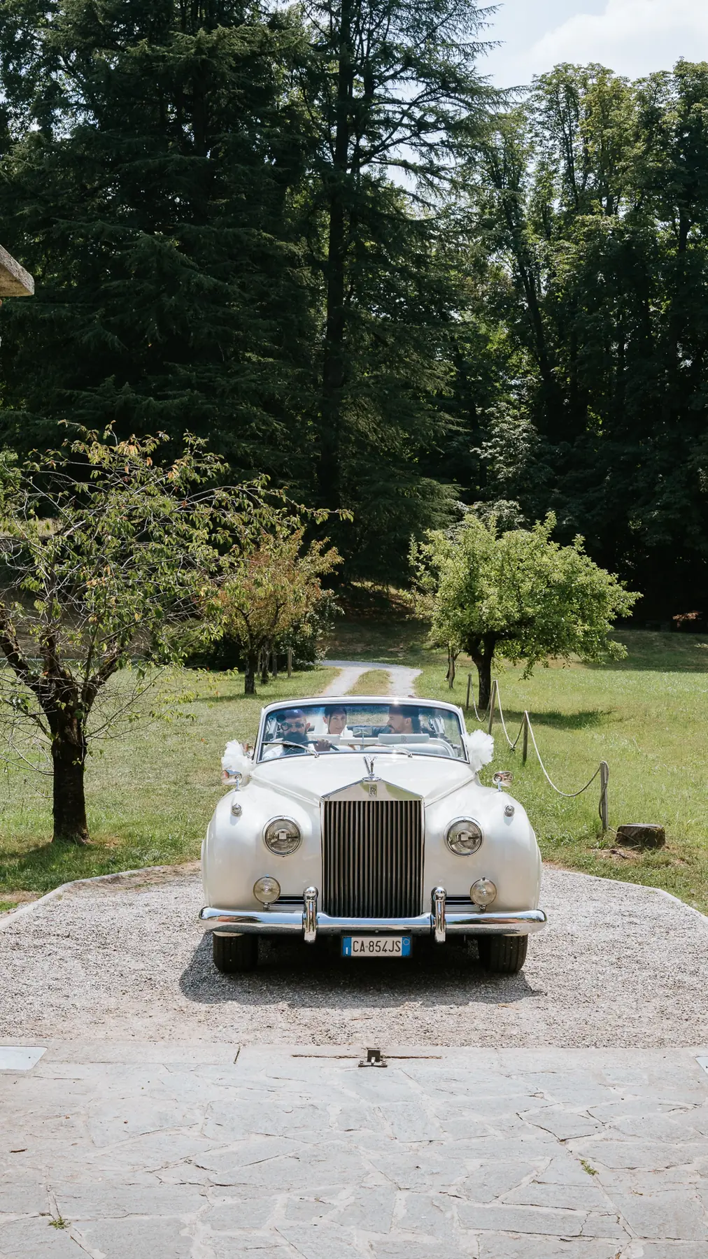 White vintage Rolls-Royce parked in the villa garden, wedding details