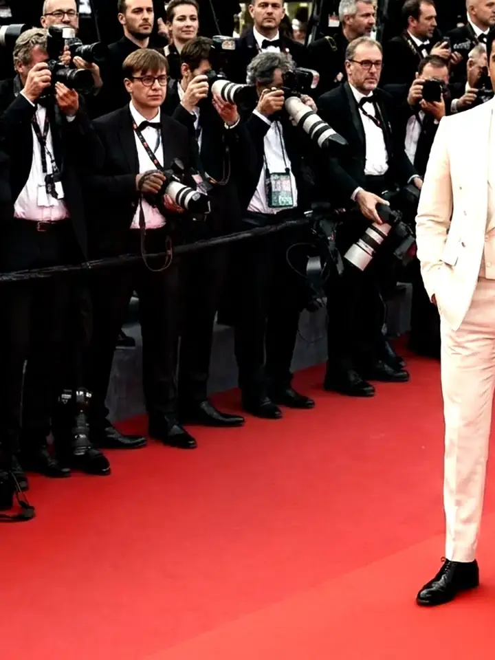 Red carpet photo moment at an event