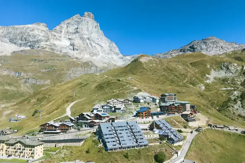 Il Cervino e Breuil-Cervinia in una foto aerea con drone
