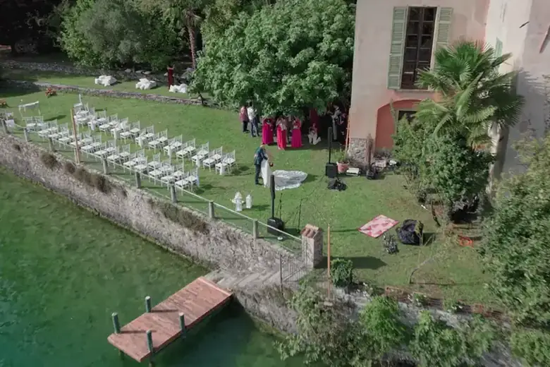 Cerimonia di matrimonio in villa sul Lago di Como ripresa dal drone