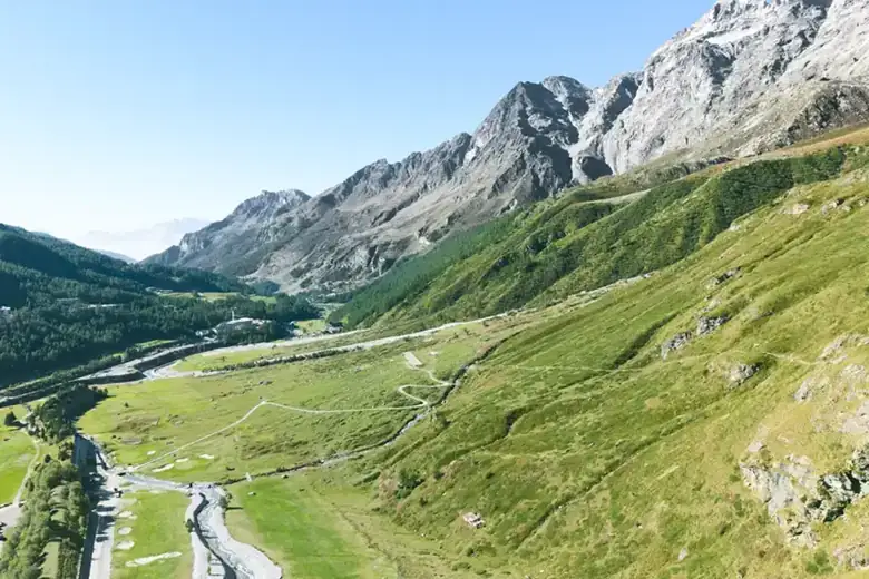 La Valtournenche in una foto aerea con drone