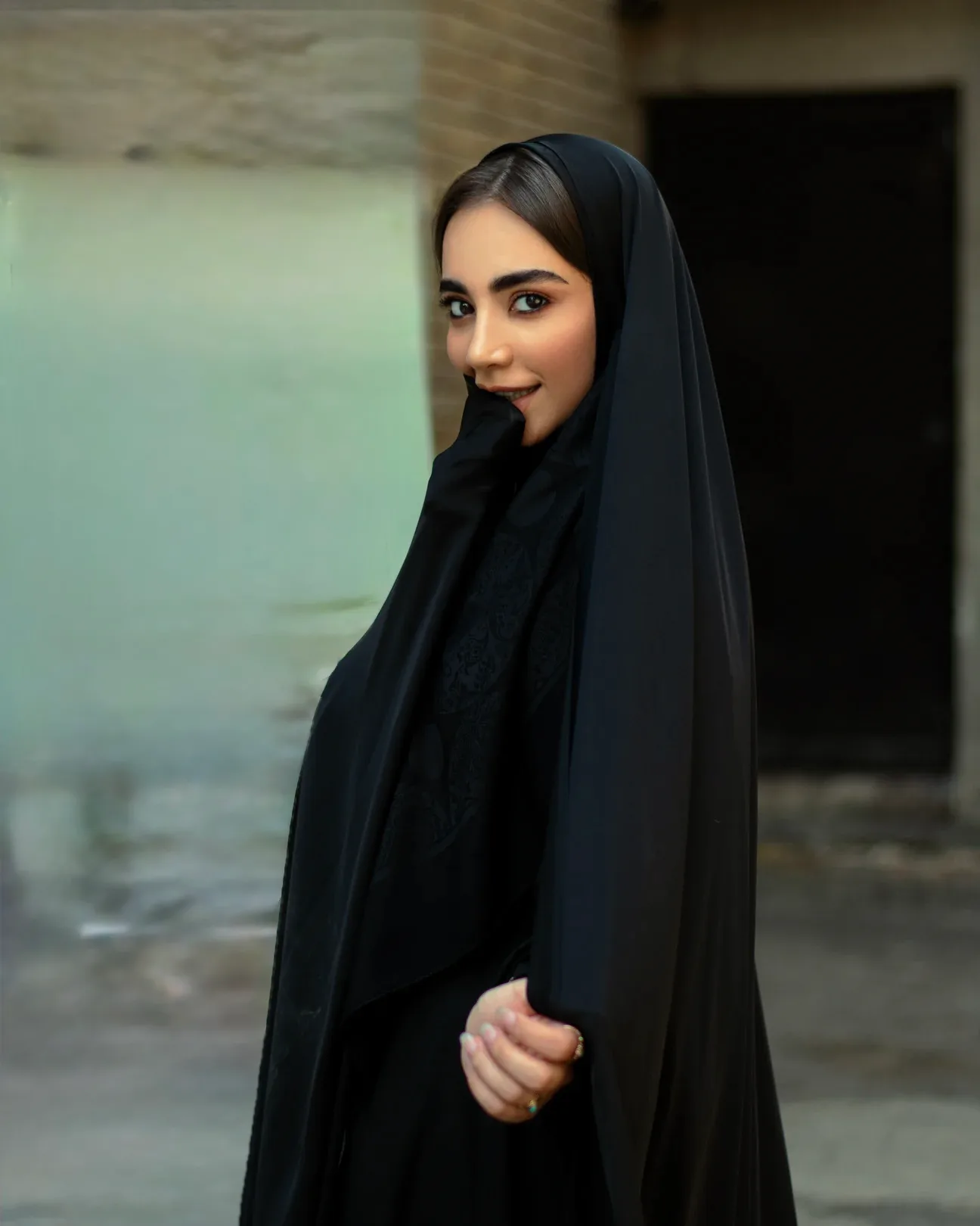 Abaya model talent in Dubai - Coverpage agency elegant traditional black abaya