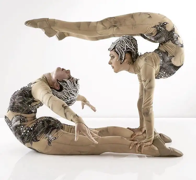 Acrobat entertainment in Dubai - Coverpage agency duo contortion circus show