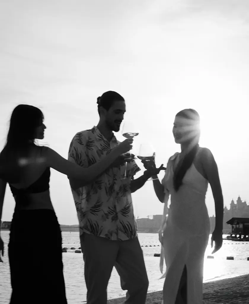 Photographer model shoot by the beach hotel palm jumeirah