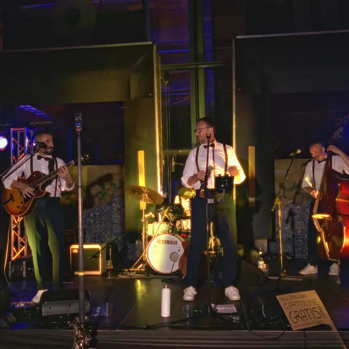 Cover Page Agency on Instagram: Serate di musica italiana. Live band per eventi aziendali, feste private, matrimoni e locali notturni. Intrattenimento m