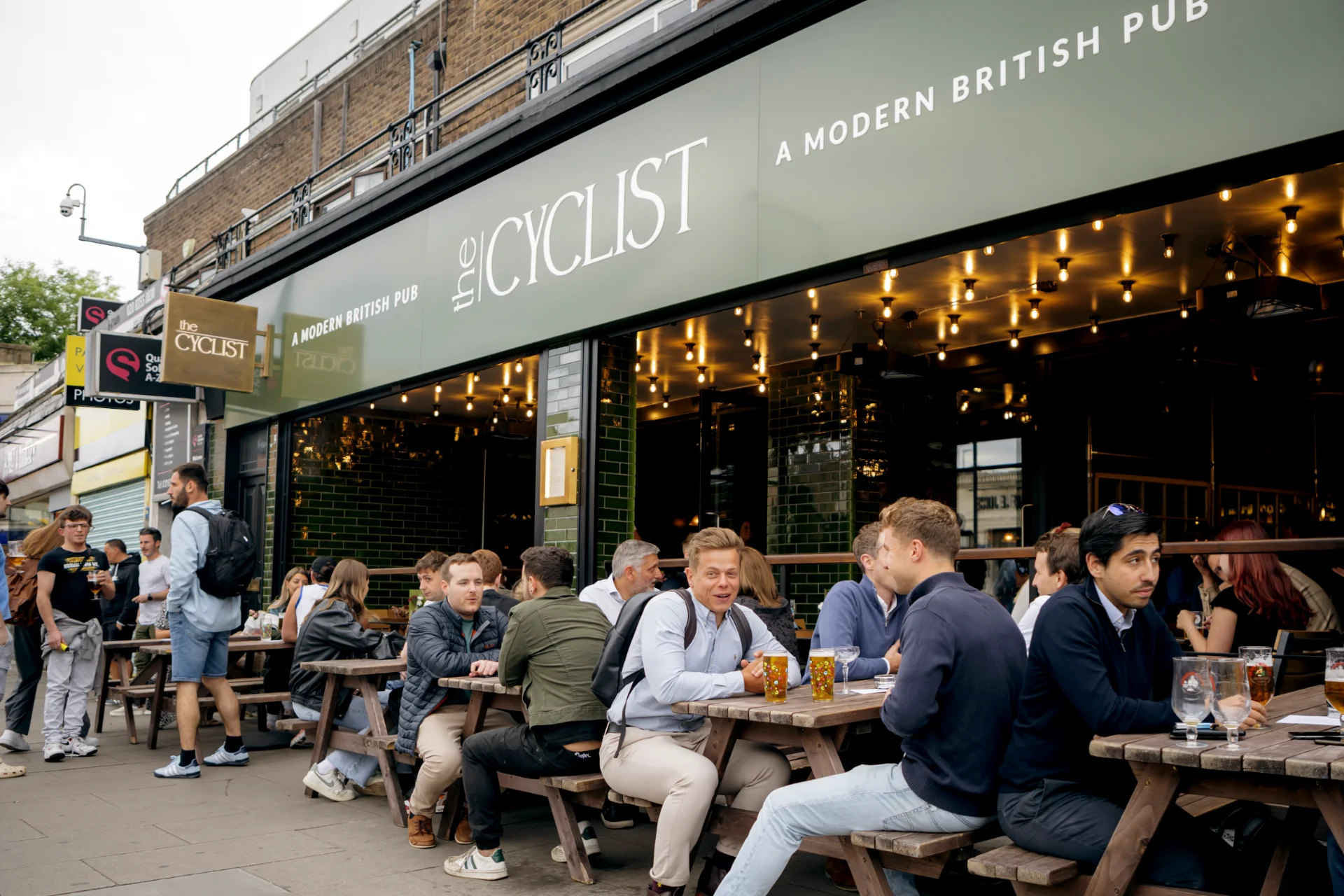 A modern British pub just across the road from Balham Station. With an all-day food offering during the week and Saturday brunch and Sunday lunch on the weekend, It’s the ideal place for a bite to eat and a few drinks.