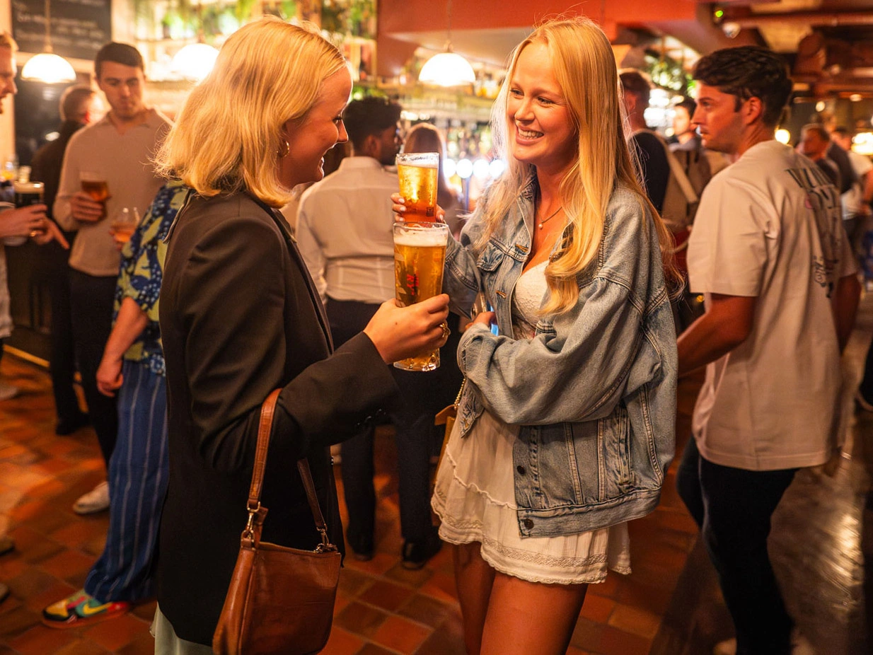 Located in the heart of one of London’s most vibrant areas, the Old Street Tavern is a modern pub with a welcoming atmosphere and a nod to tradition. Perfectly positioned for locals and visitors alike, it’s a go-to spot for great food, craft beers, fine wines, and expertly mixed cocktails. Whether you’re catching up with friends, grabbing a quick drink, or settling in for a leisurely meal, the Old Street Tavern offers a relaxed yet lively setting that captures the spirit of the City of London.