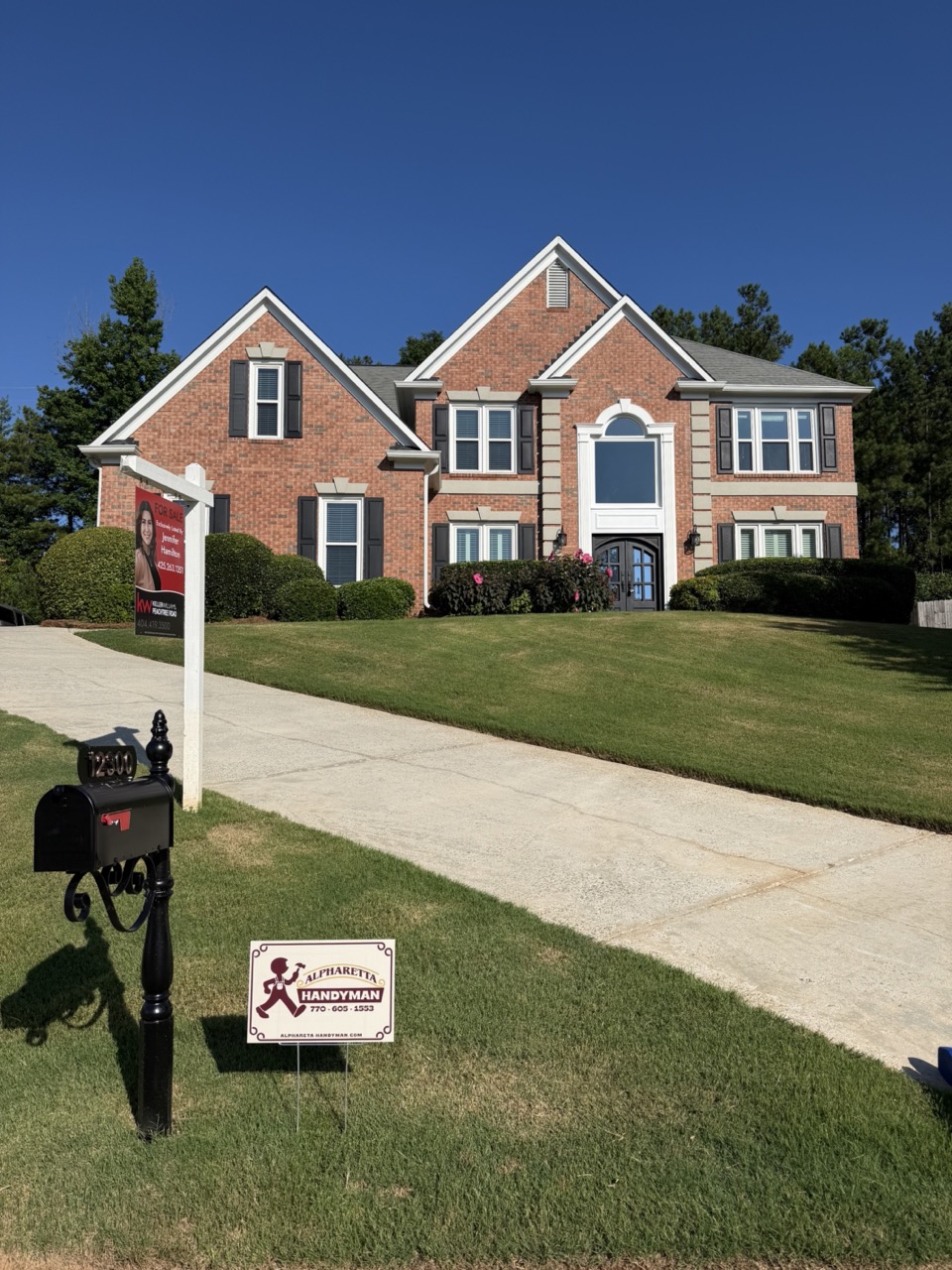 Front elevation of the home on Broadleaf Ln, Alpharetta