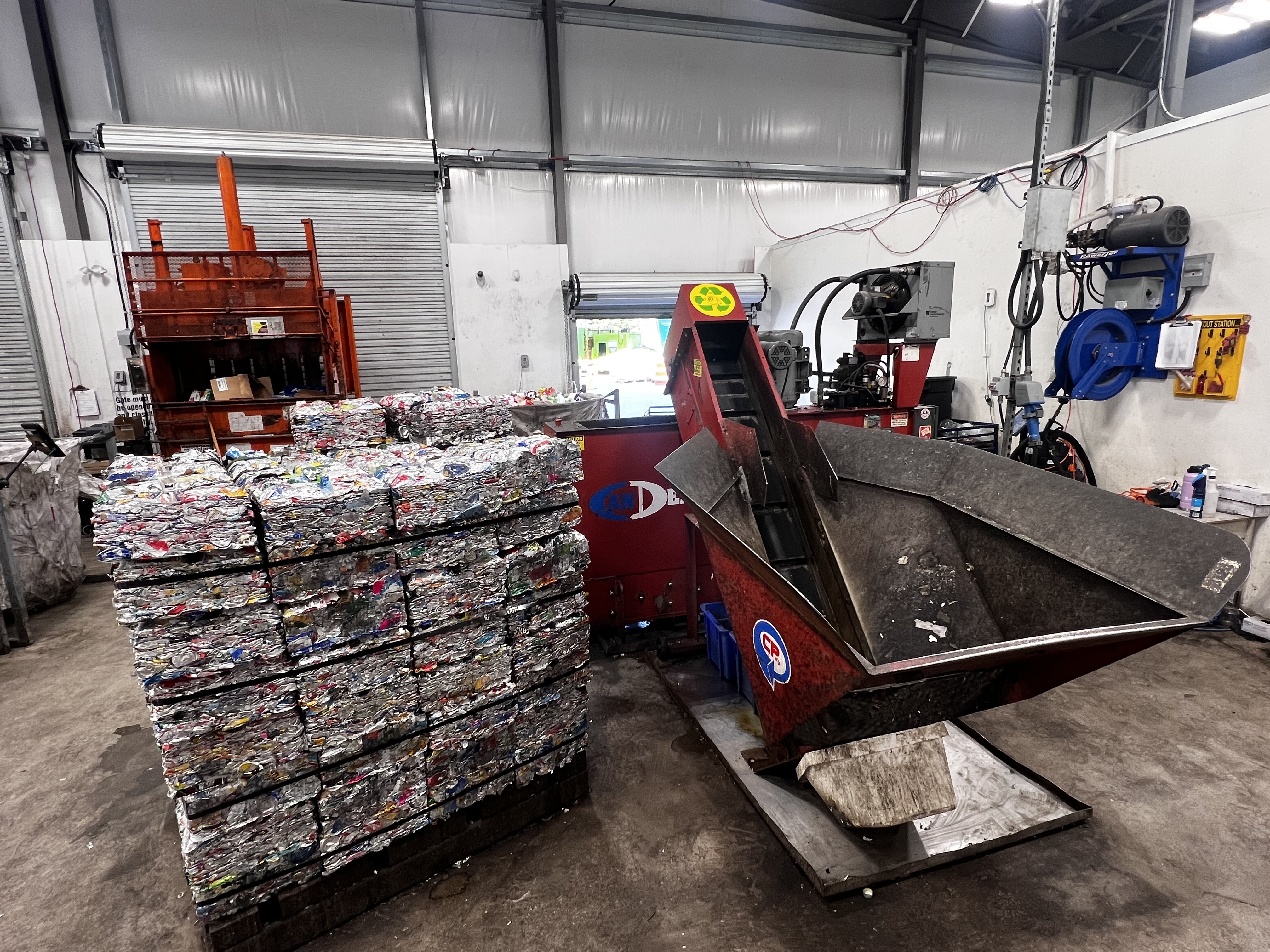 [background image] image of a bike workshop (for a bicycle shop)