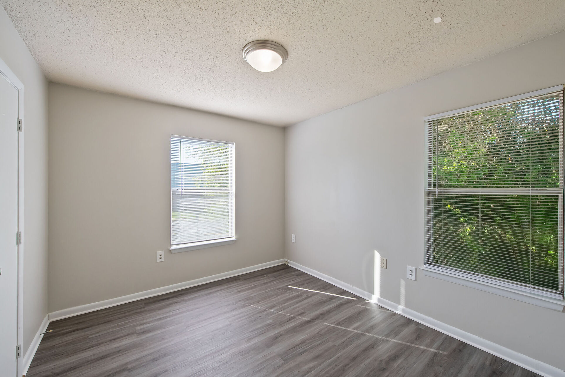 Bedroom with vinyl flooring