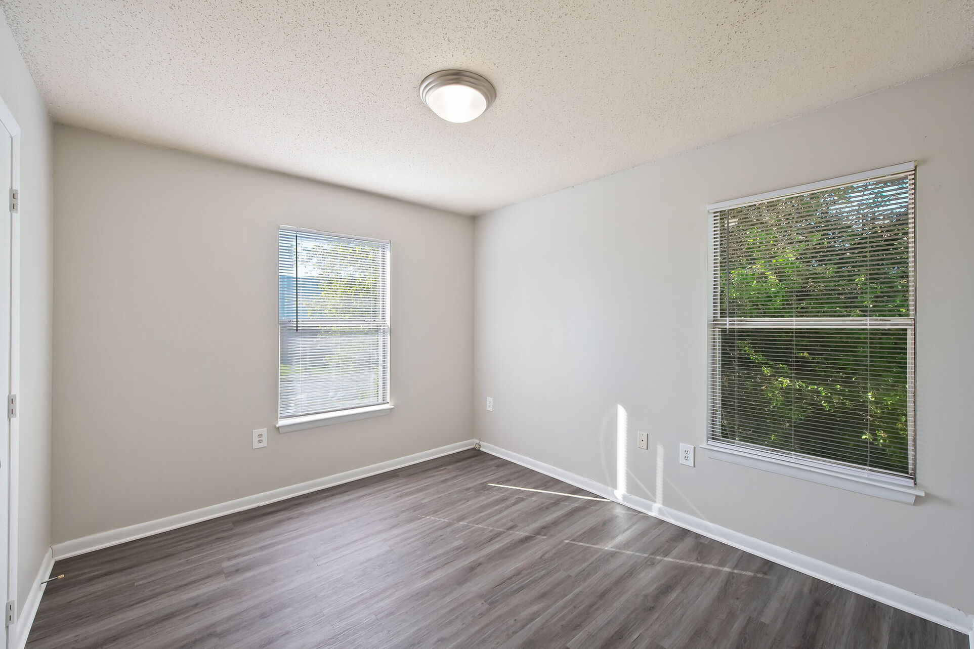 Bedroom with vinyl flooring