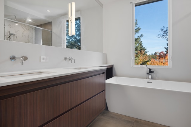Additional luxury bedroom