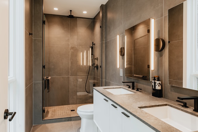 Additional luxury bedroom
