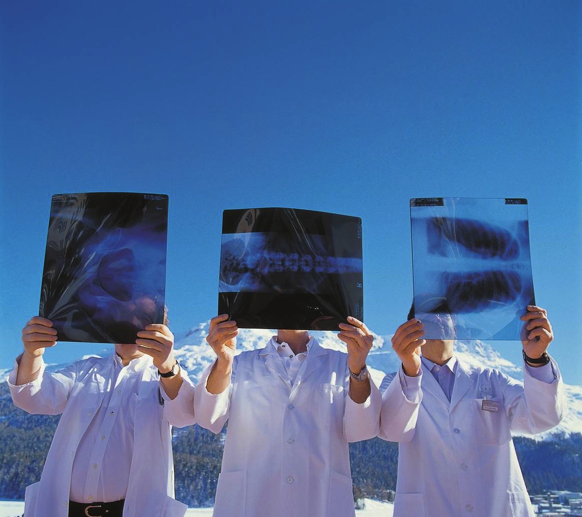 3 AErzte mit Roentgen cut