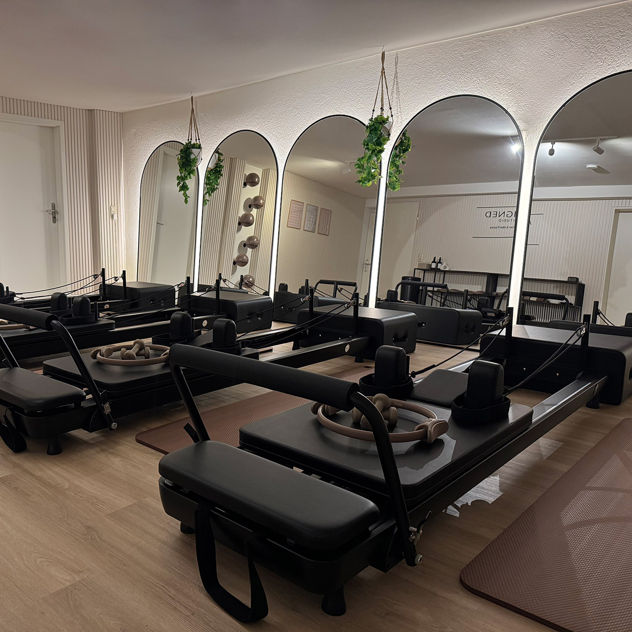 AL1GNED Studio in Wiesbaden Reformer Pilates Raum