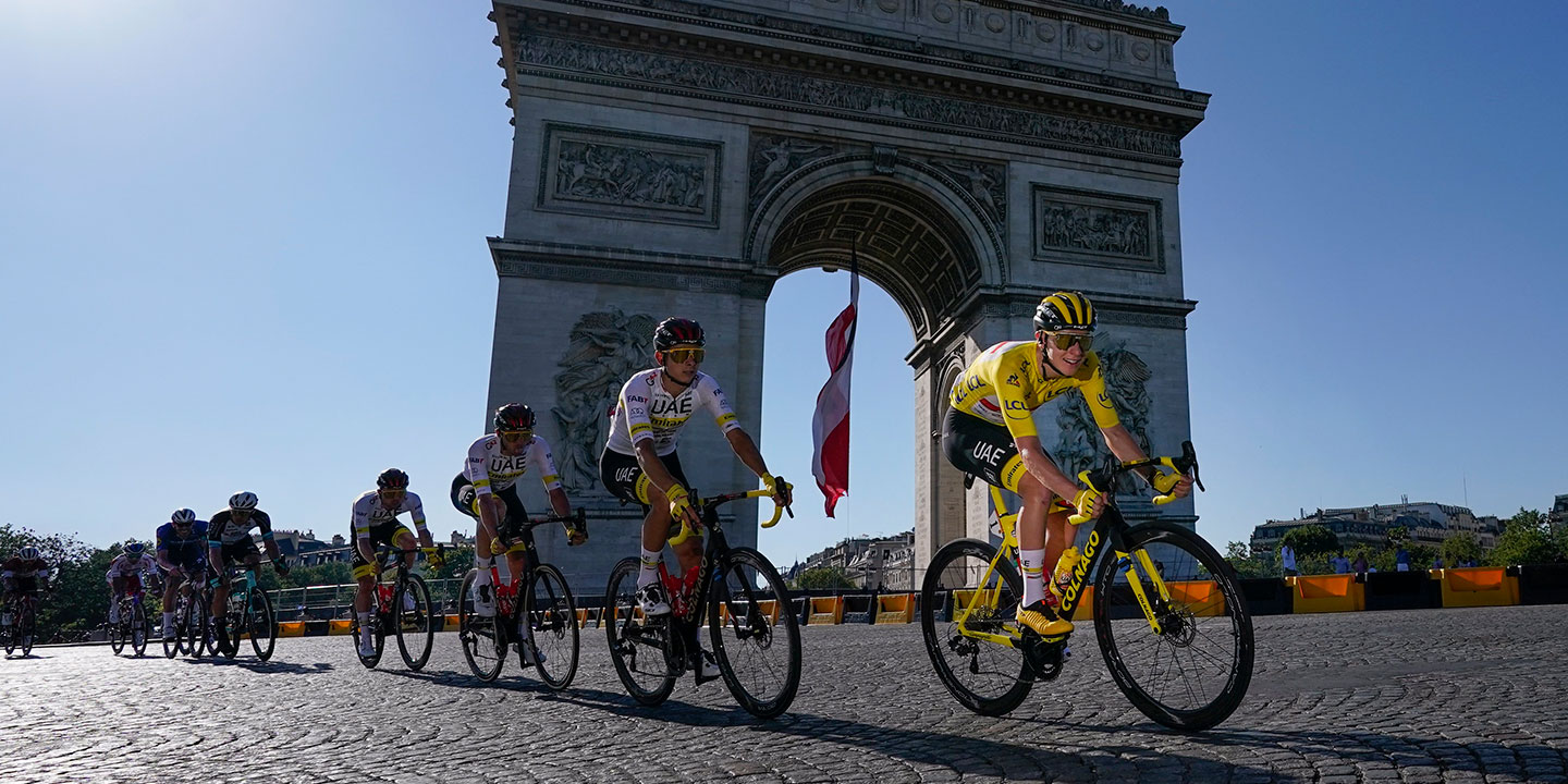 Colnago cycling heritage reference with riders passing Arc de Triomphe in Paris