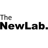 The NewLab logosu, siyah ve beyaz renklerde.